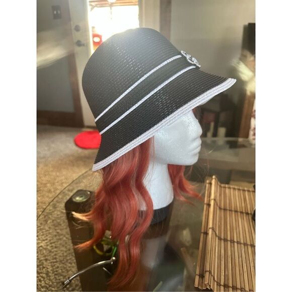 Beautiful stub bowler hat with patterned flower adjustable strap - Picture 11 of 16